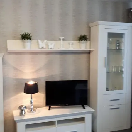25 Apartment *